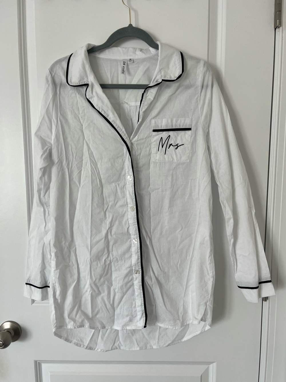David’s Bridal Medium White and Black Oversized Mrs Wedding Pajama Shirt
